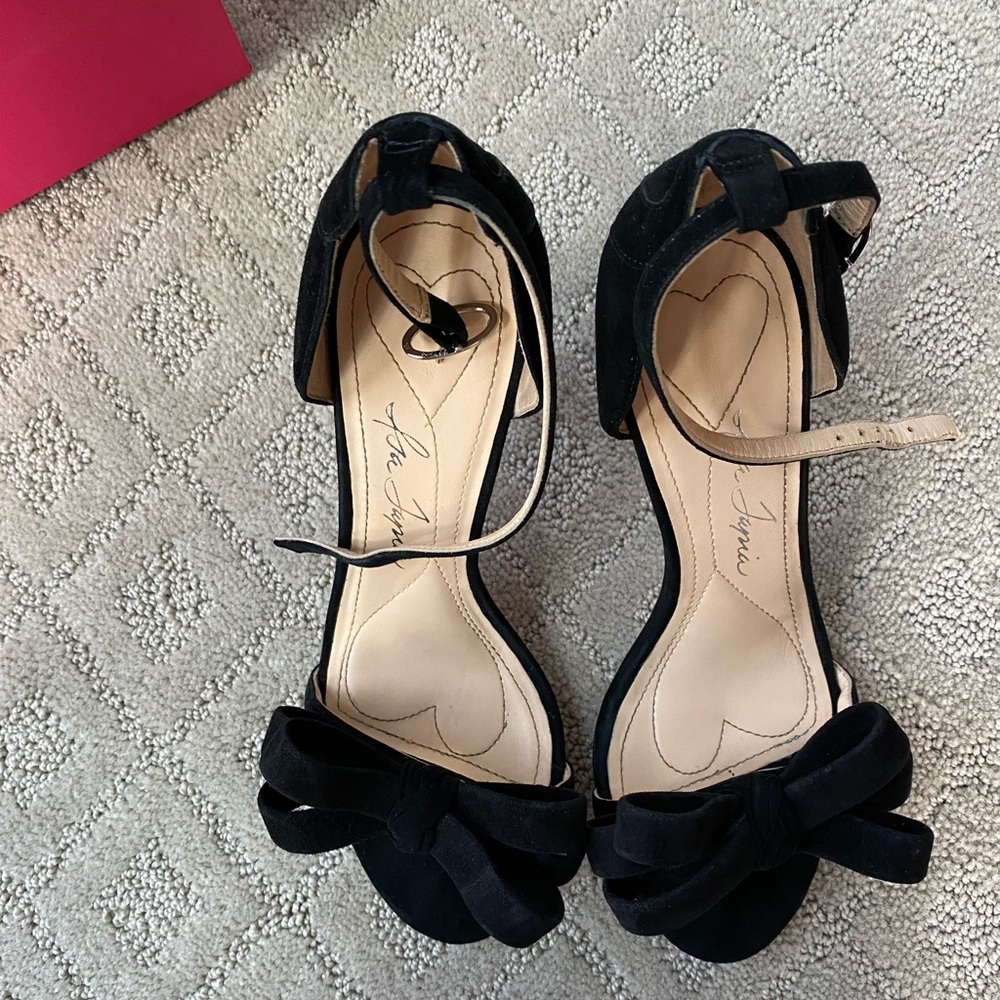 Isa Tapia black bow heels
